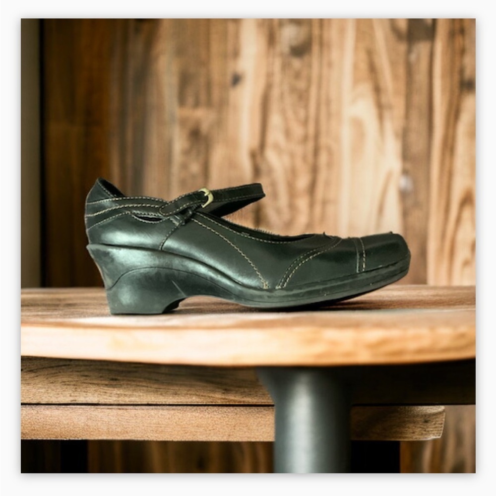 Gorgeous Clarks Genuine leather Black Chunky Wedge Heel Mary Jane Pump -… - Picture 14 of 14